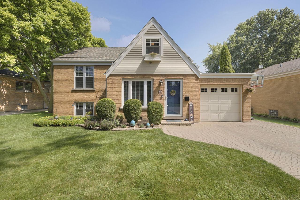 9024 30th St., Brookfield, IL 60513
