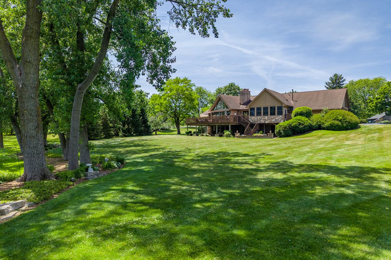 2005 Selkirk Ct., Inverness, IL 60010