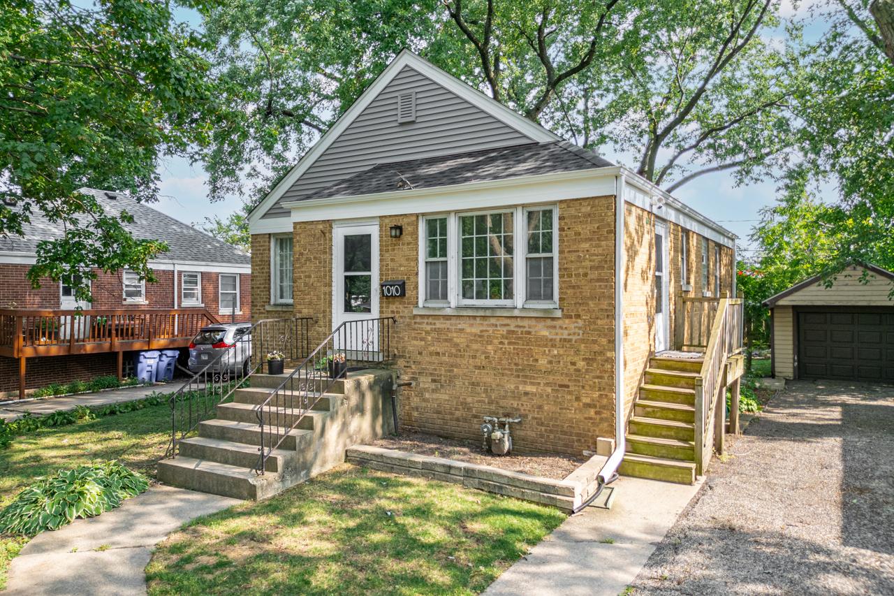 1010 E Evergreen St., Wheaton, IL 60187
