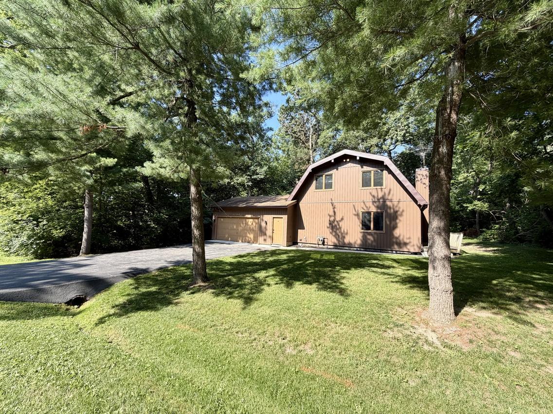 325 Rochester Rd., Poplar Grove, IL 61065