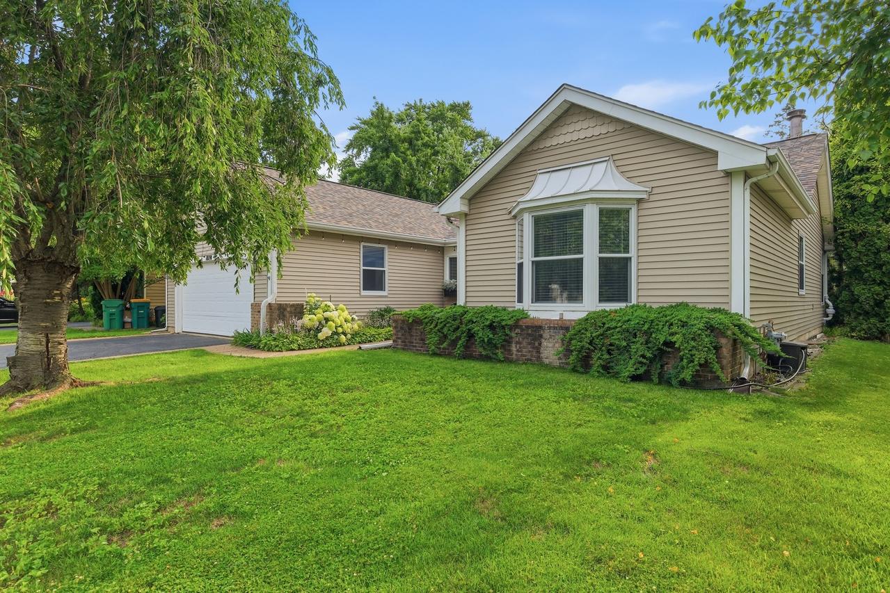 1020 Weeping Willow Dr., Wheeling, IL 60090
