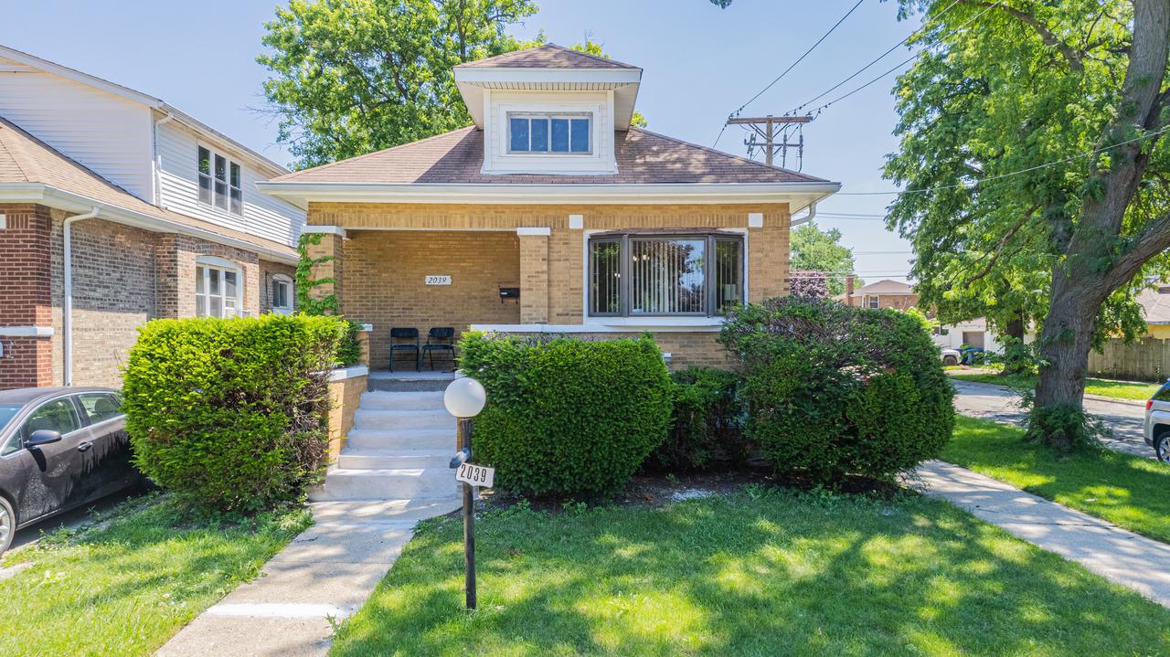 2039 S 12th Ave., Maywood, IL 60153