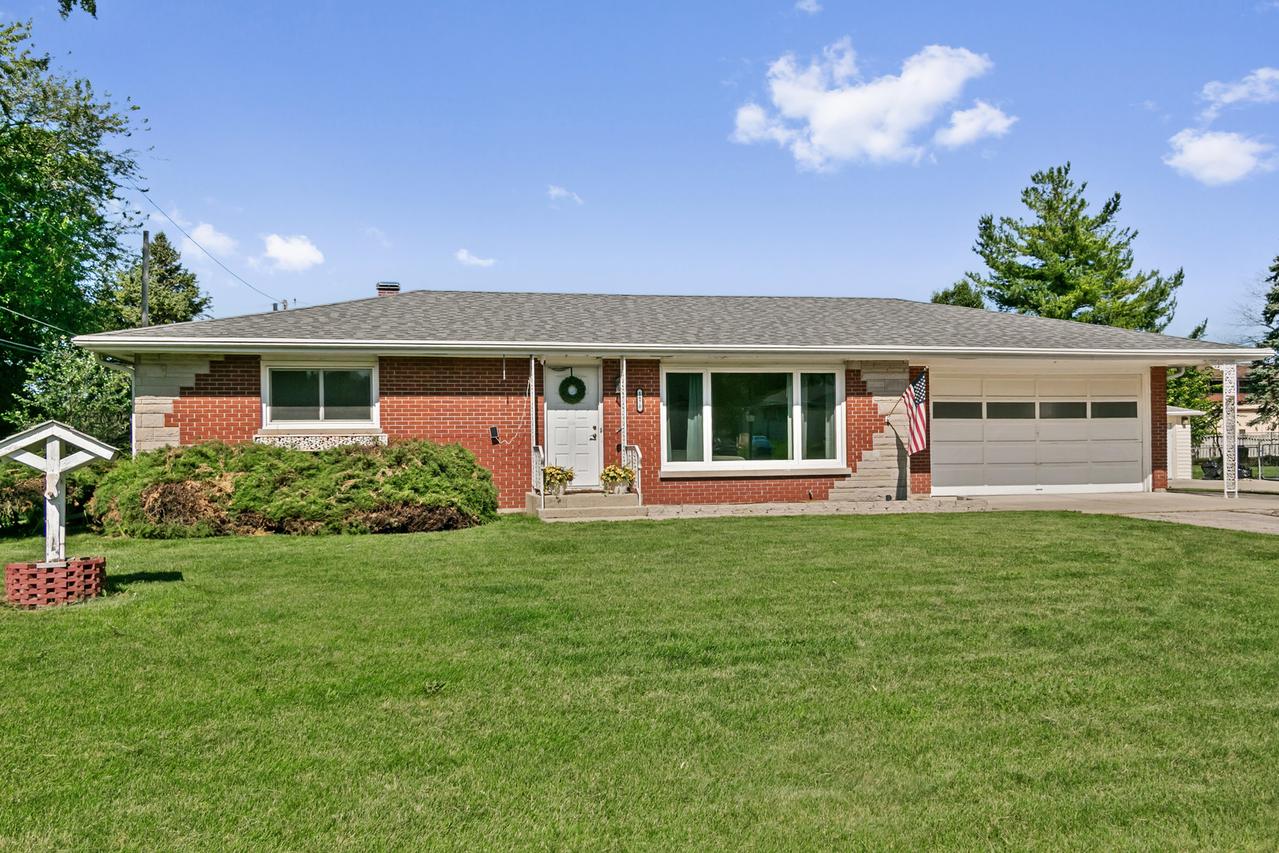 1870 Elizabeth Ln., Aurora, IL 60505