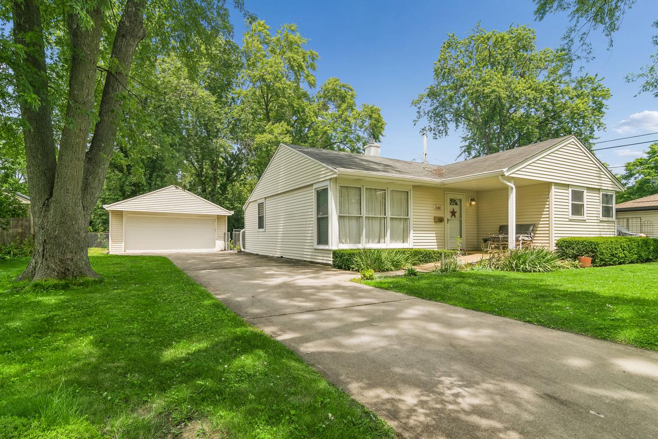 2102 George St., Rolling Meadows, IL 60008