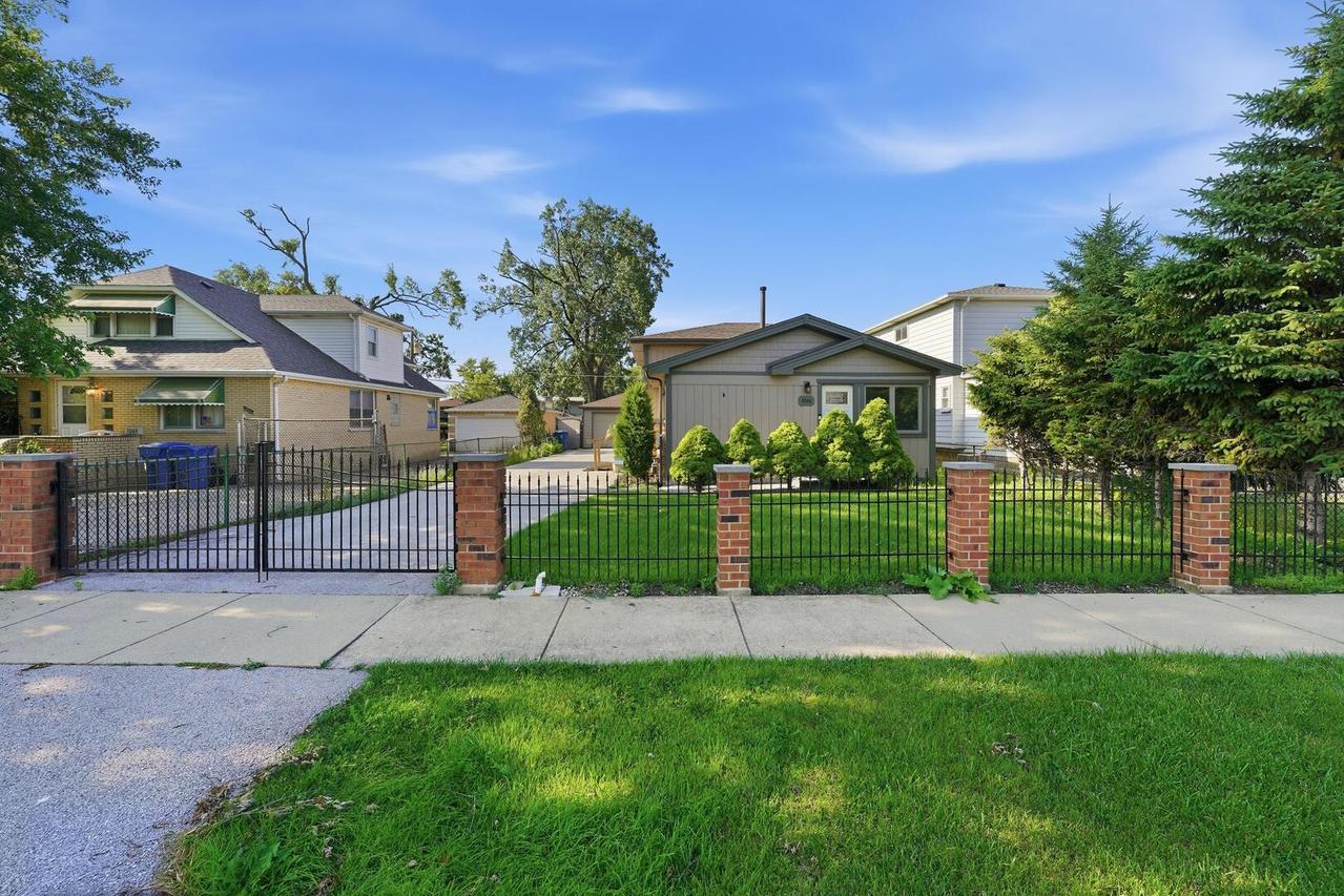 7046 W 72nd Pl., Chicago, IL 60638