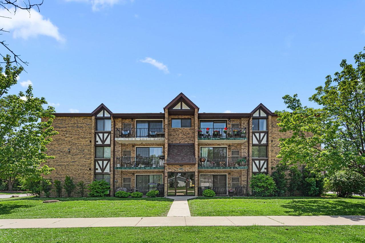 17510 71st Ct. #3B, Tinley Park, IL 60477