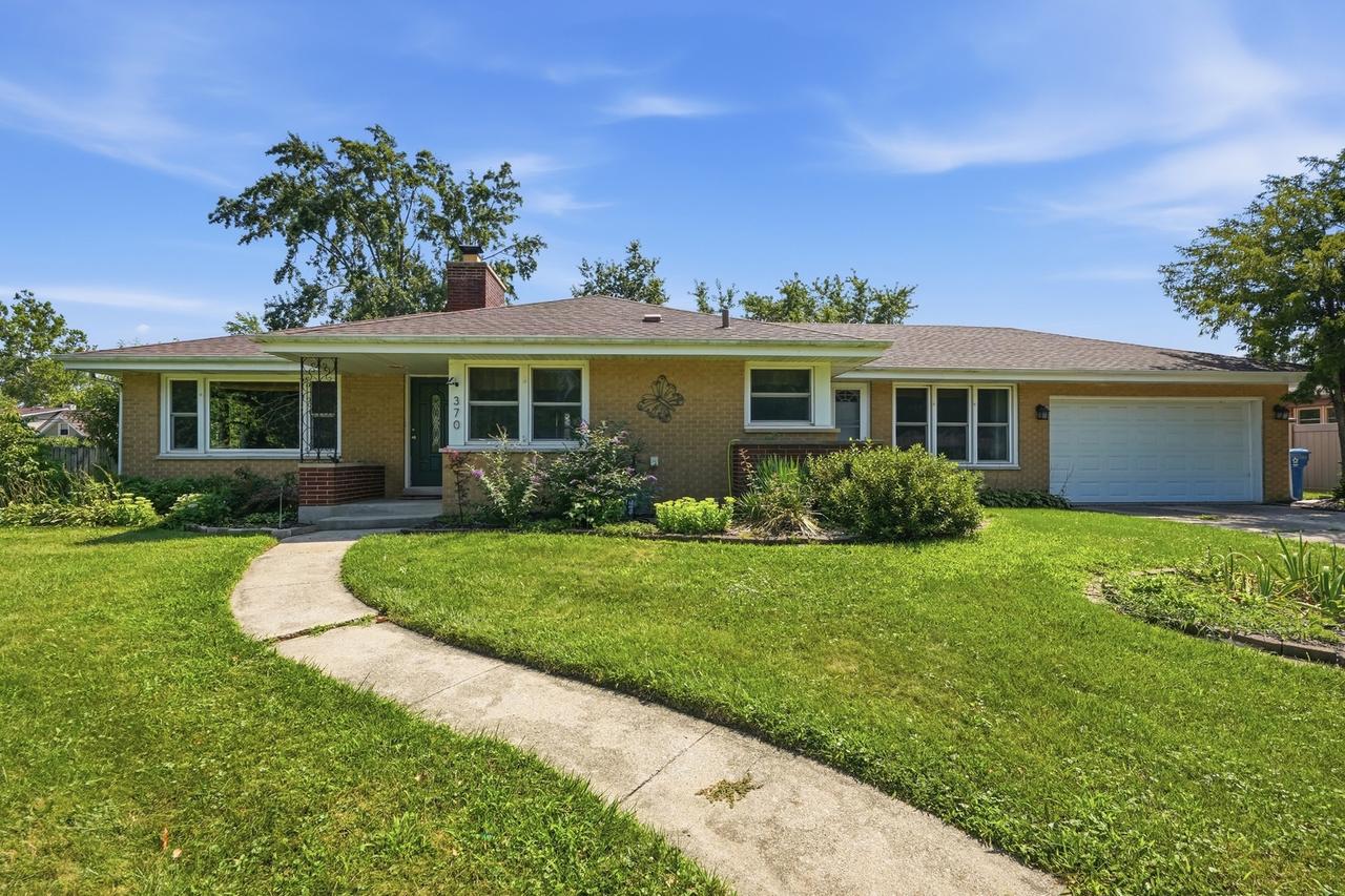 370 Oakwood Dr., Crete, IL 60417