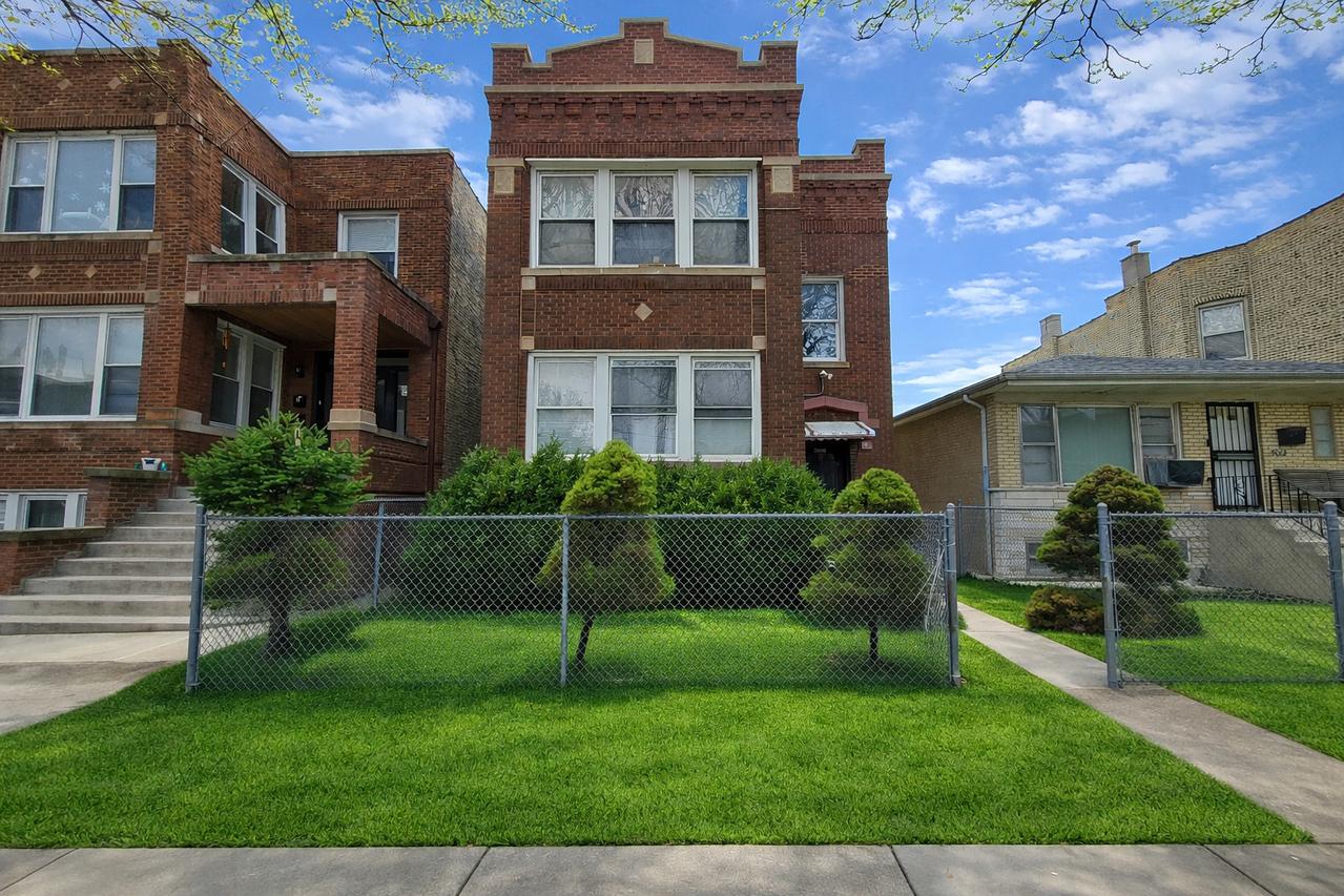 3008 N Davlin Ct., Chicago, IL 60618
