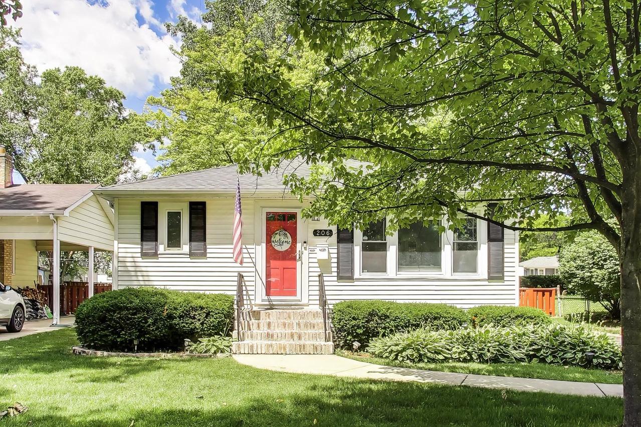 206 S Owen St., Mount Prospect, IL 60056