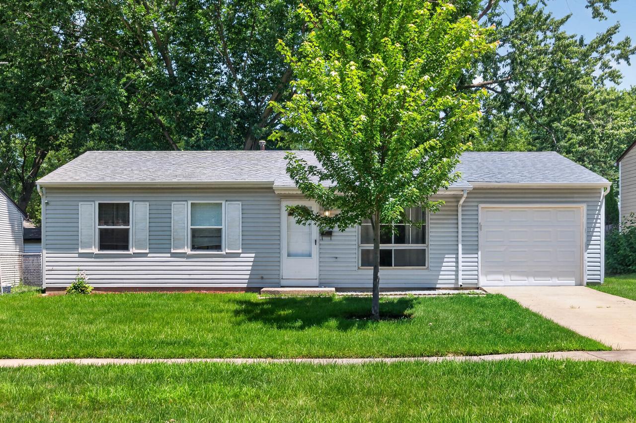 103 Willow Rd., Streamwood, IL 60107