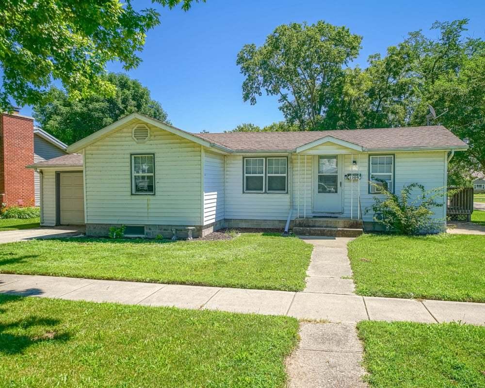 1009 S 4th St., Oregon, IL 61061