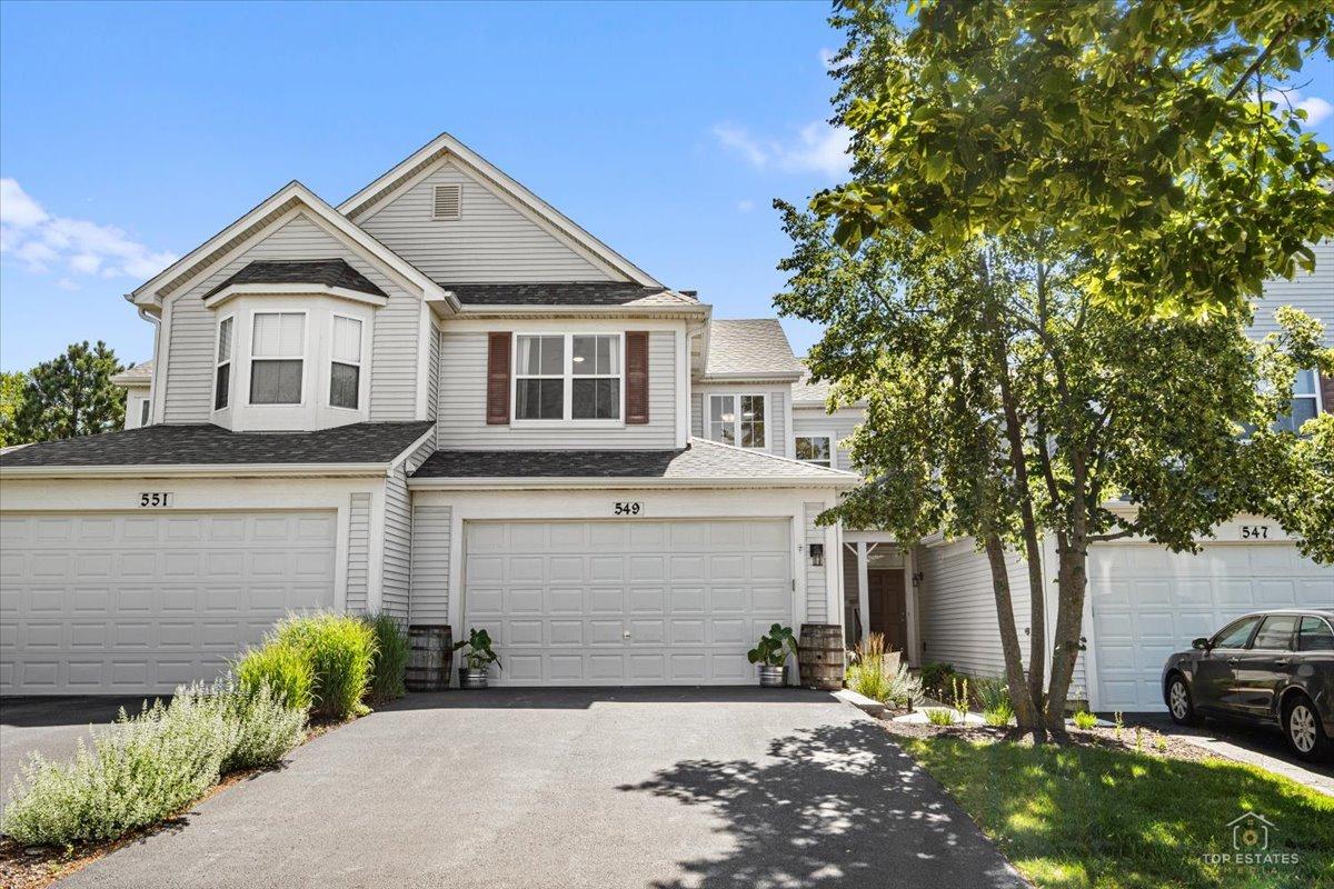 549 Peregrine Pkwy., Bartlett, IL 60103
