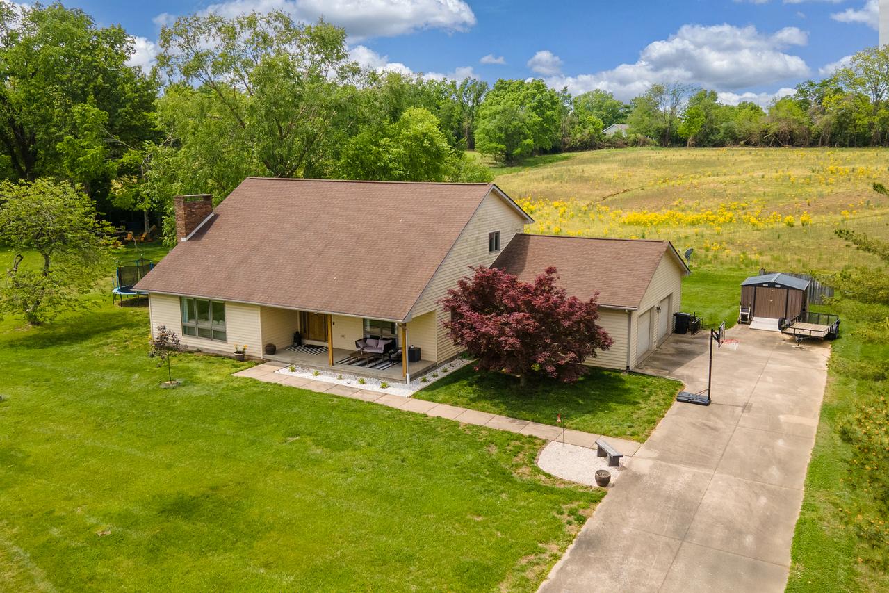11499 Laurelwood Ln., Carbondale, IL 62901