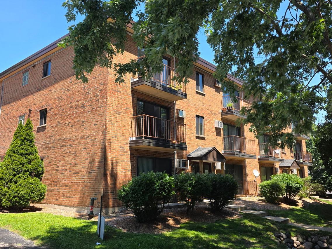 724 Warren Ave. #101, Downers Grove, IL 60515