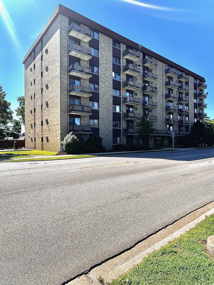 850 Des Plaines Ave. #409, Forest Park, IL 60130