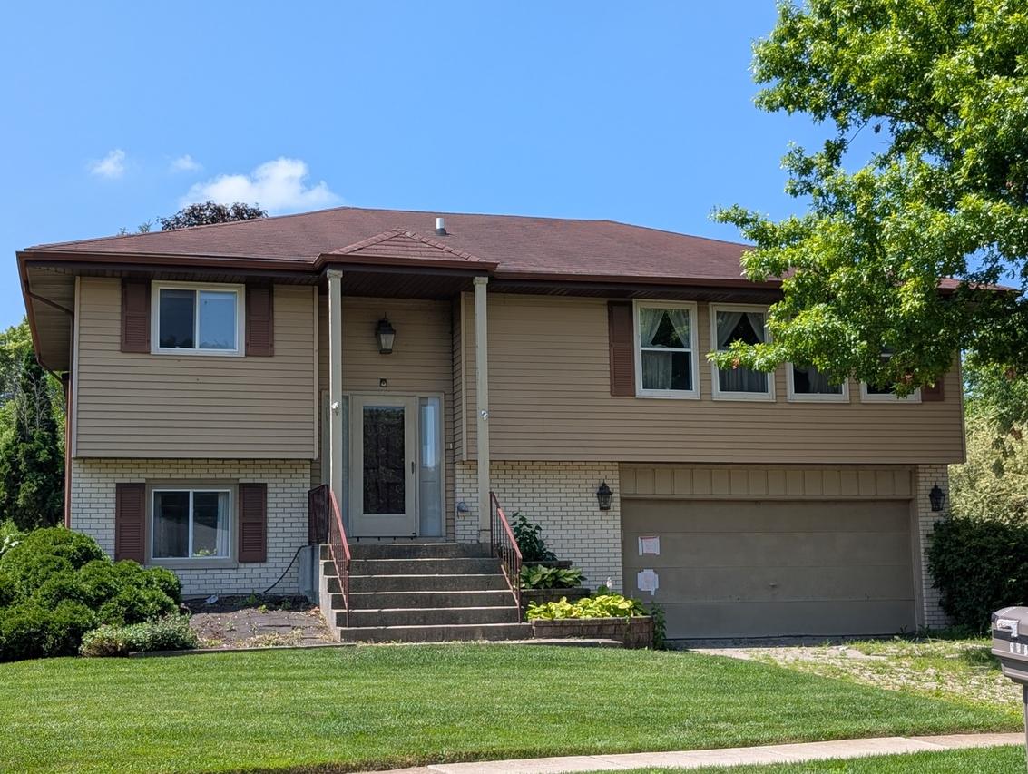 319 Joseph St., Woodstock, IL 60098