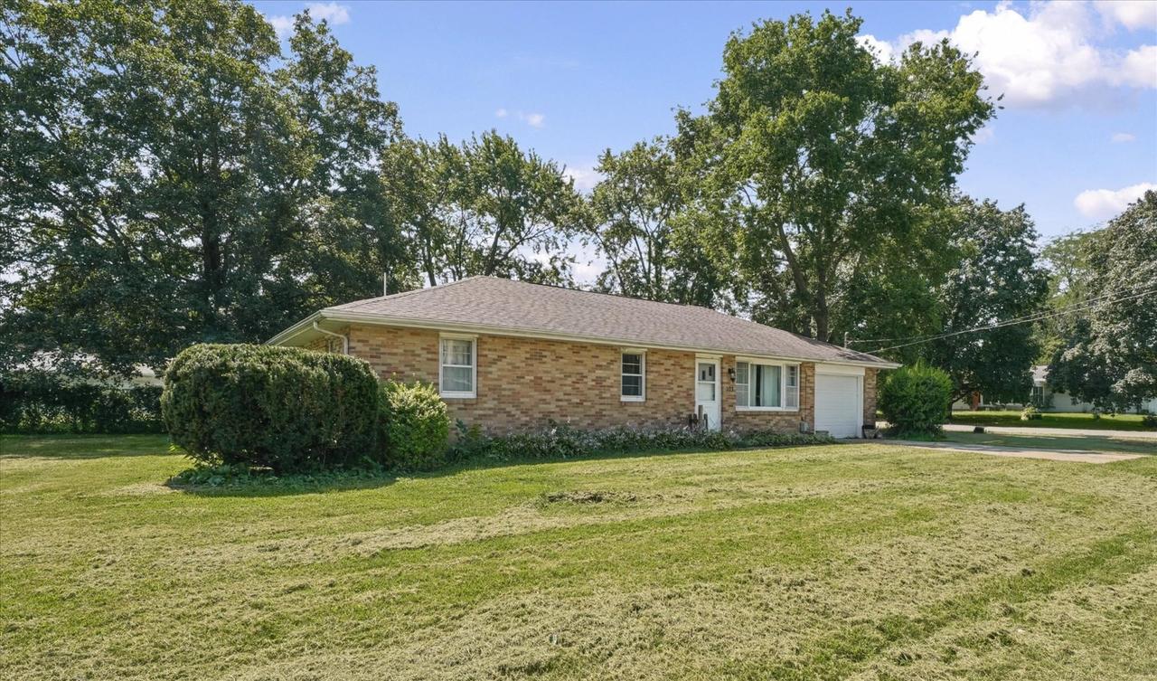 103 W Lincoln St., Fisher, IL 61843