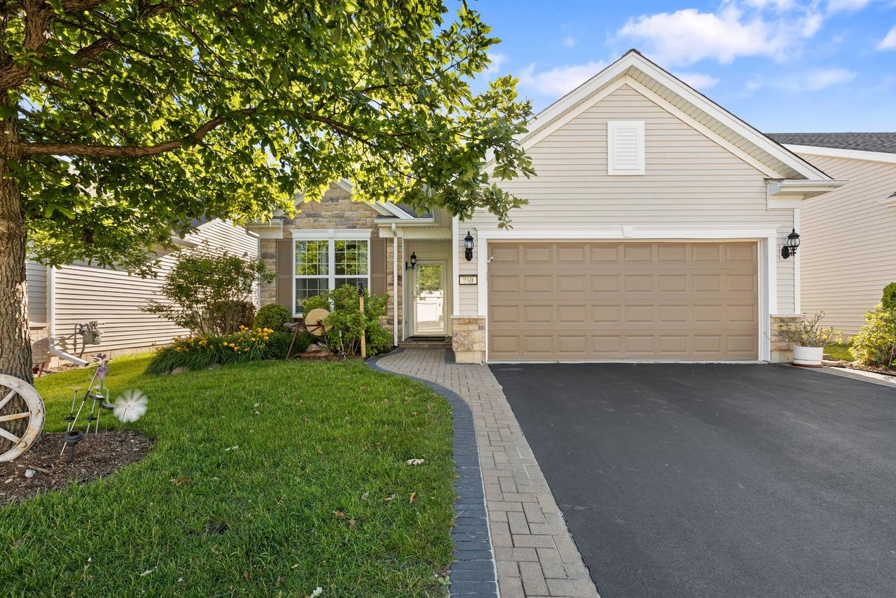 860 Cascade Falls Dr., Elgin, IL 60124
