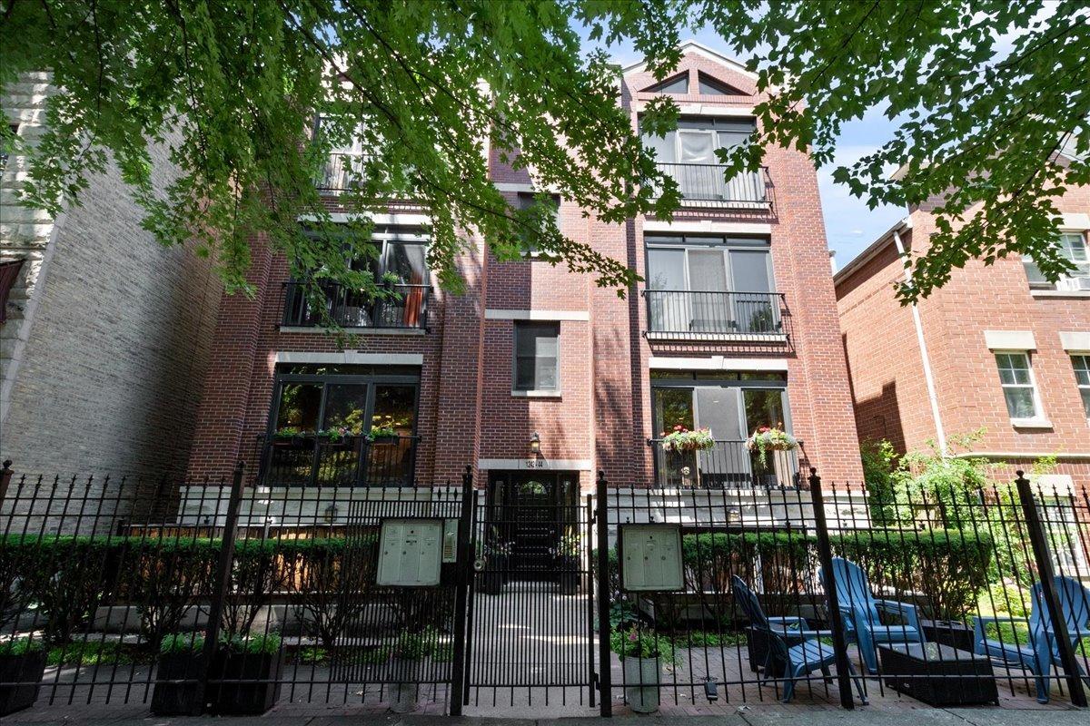 1242 N Maplewood Ave. #2S, Chicago, IL 60622