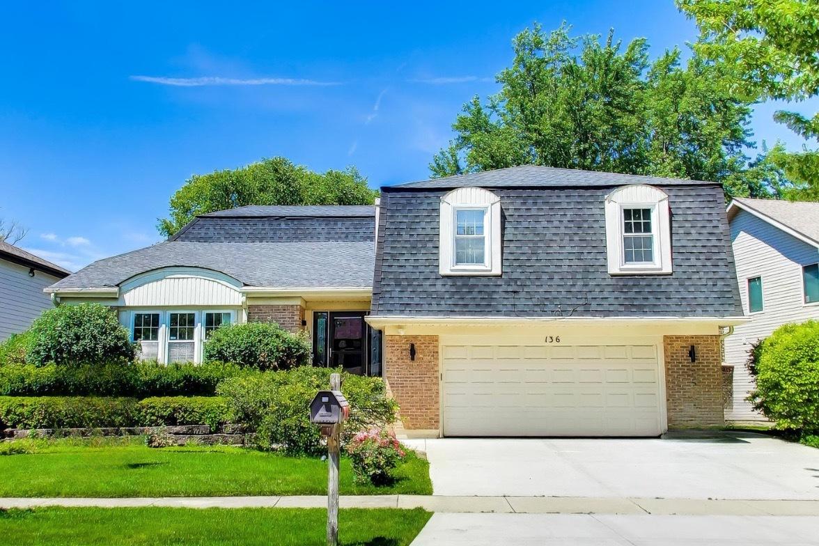 136 E Fox Hill Dr., Buffalo Grove, IL 60089