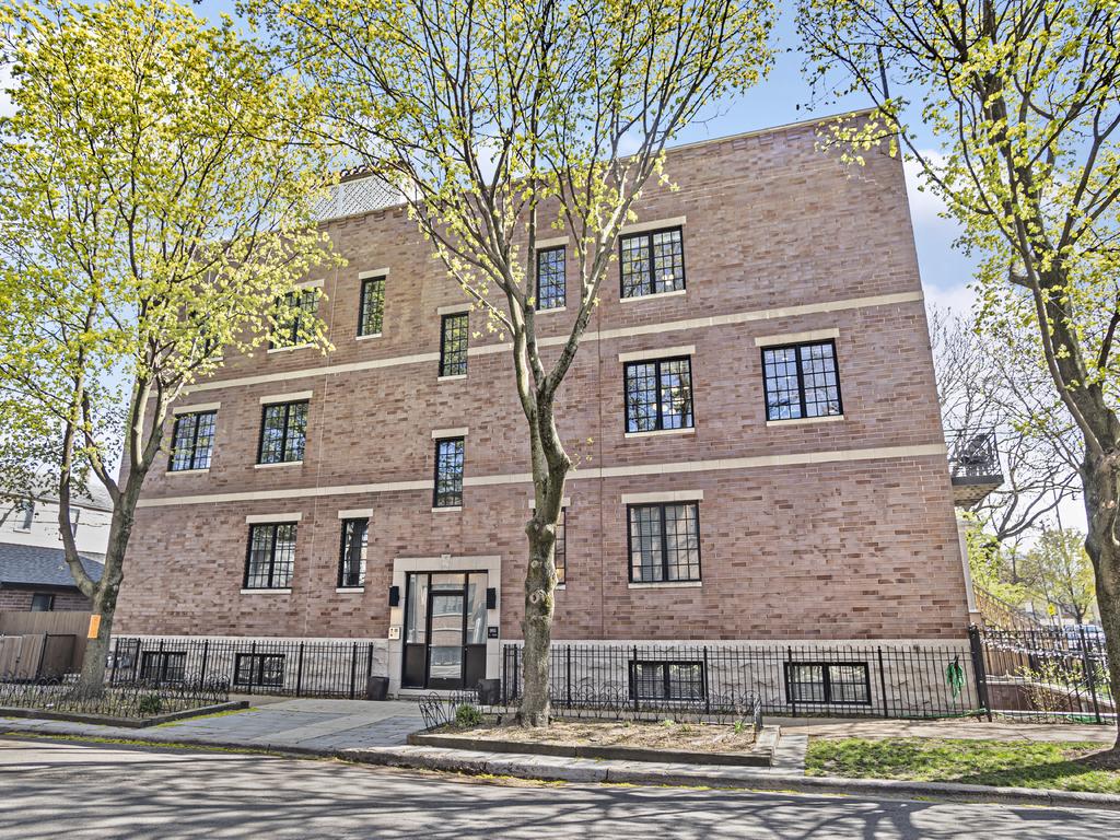 1955 W Barry St. #2W, Chicago, IL 60657