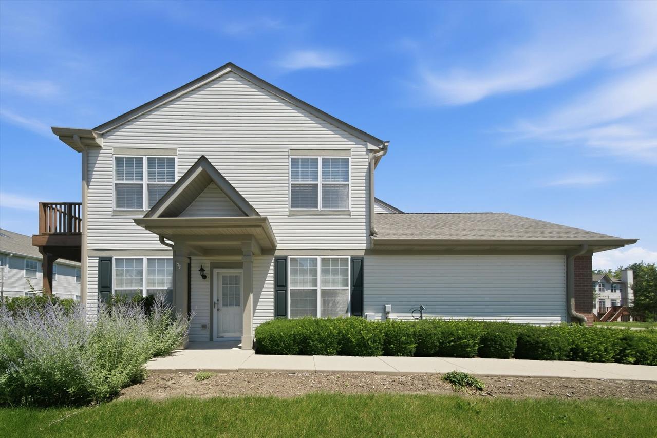 541 N Fox Tr., Round Lake, IL 60073