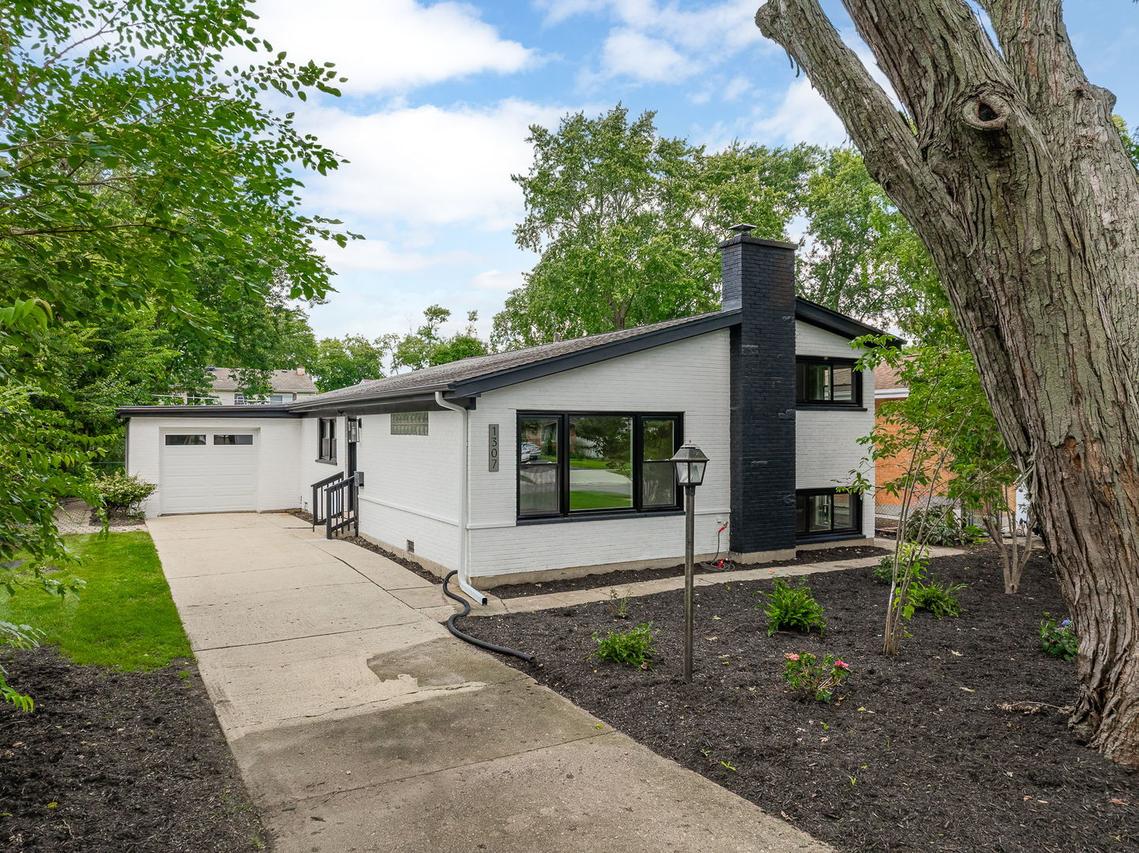 1307 Pershing Ave., Wheaton, IL 60189