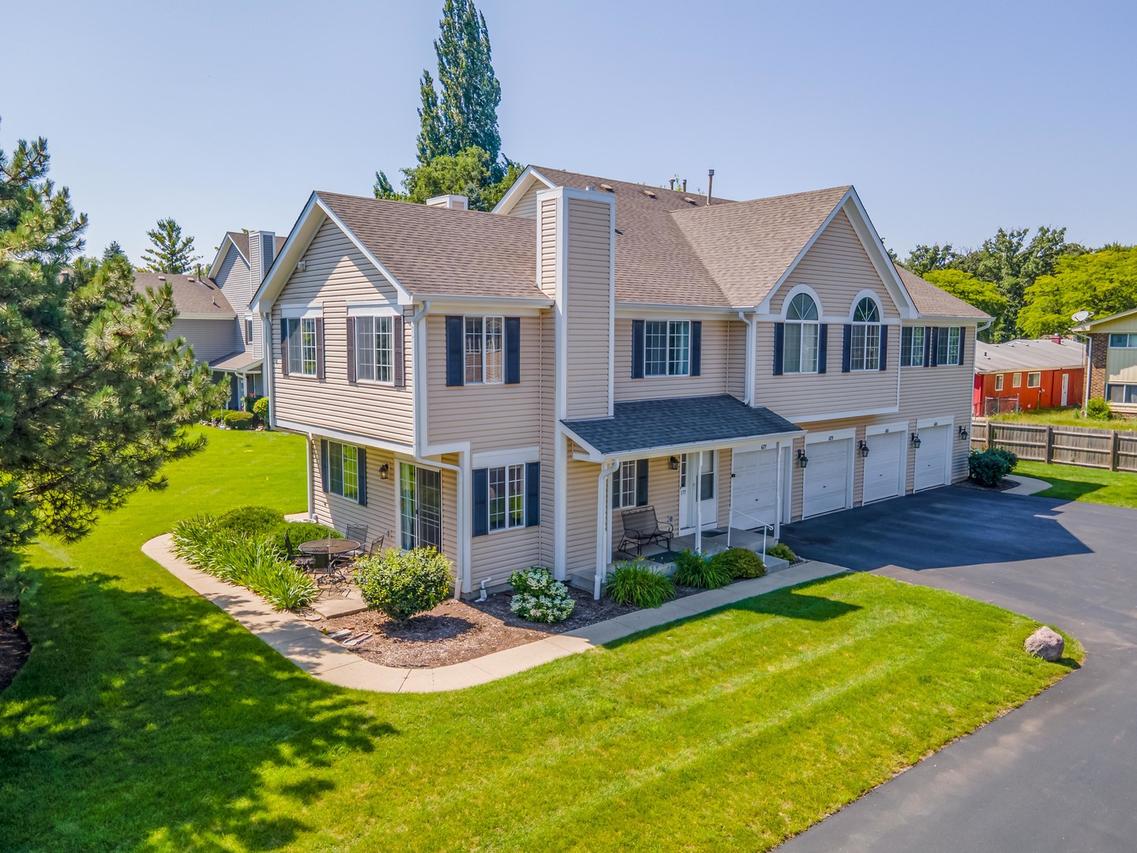 677 Silver Creek Rd., Woodstock, IL 60098