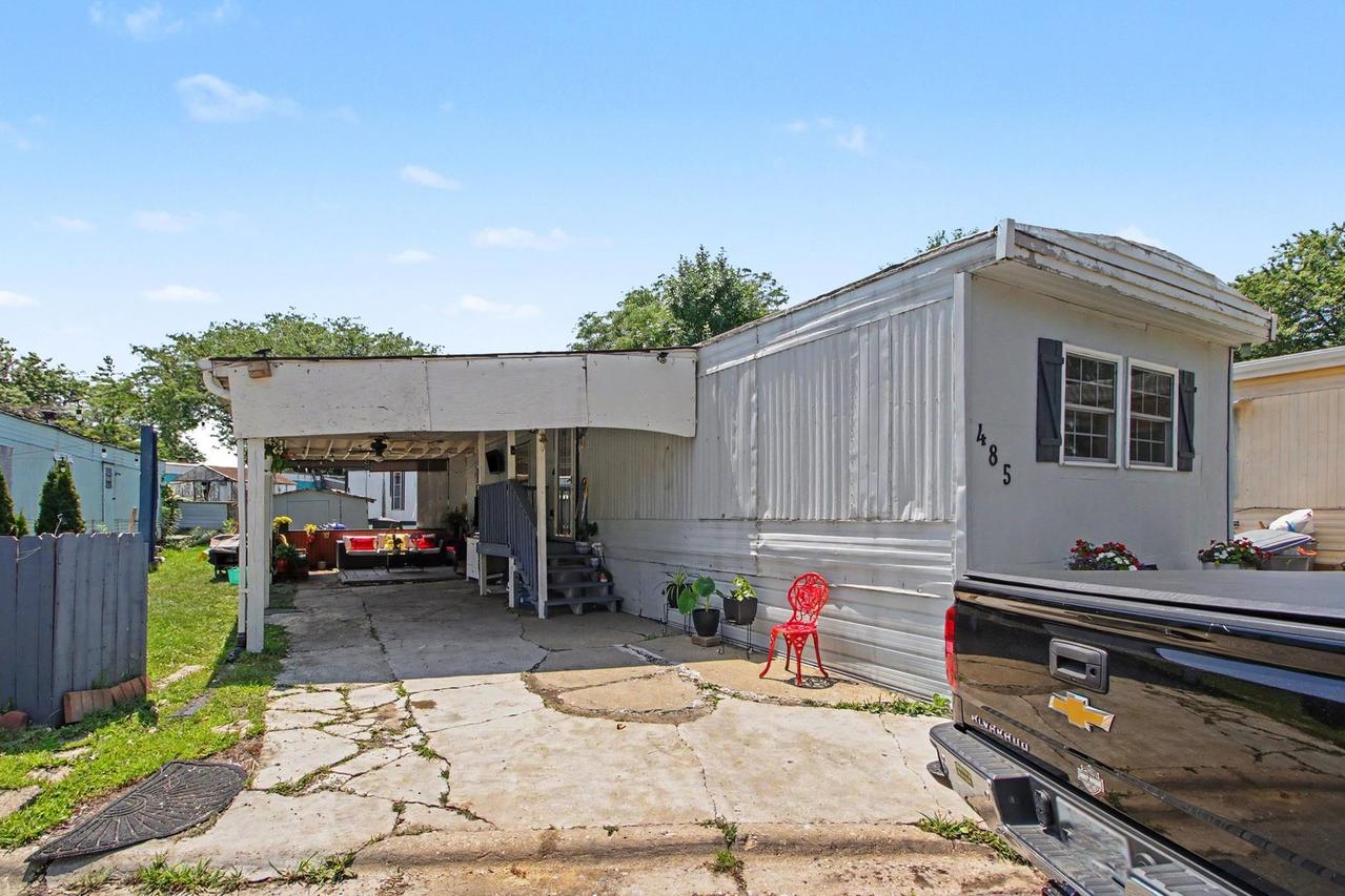 7500 Elmhurst Rd. #485, Des Plaines, IL 60018