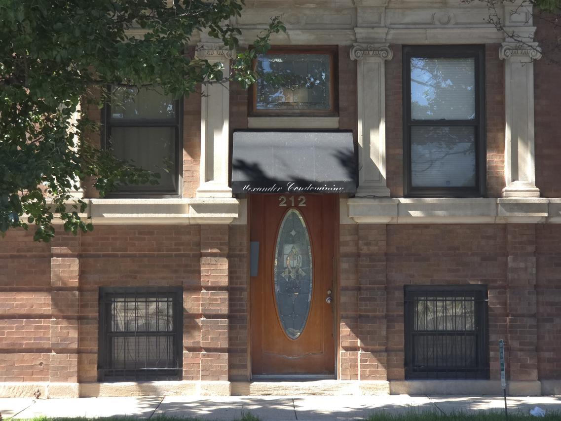 212 E 44th St. #3, Chicago, IL 60653