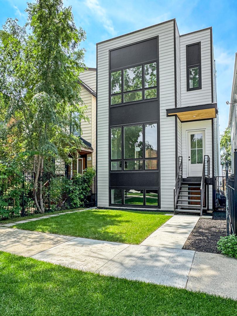 1728 N Sawyer Ave. #Front, Chicago, IL 60647
