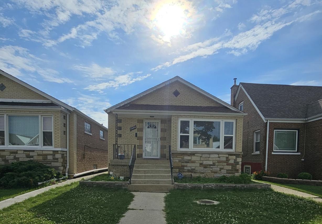 7249 S Sacramento Ave., Chicago, IL 60629