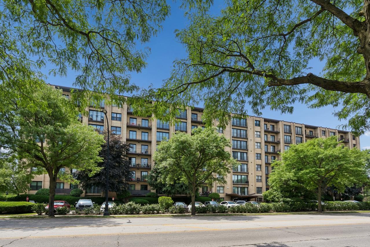4601 W Touhy Ave. #412, Lincolnwood, IL 60712