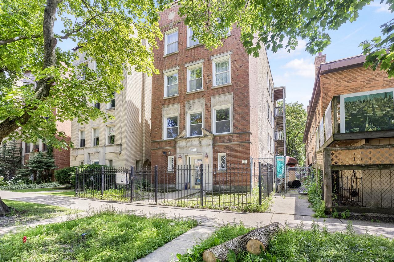 1747 W Pratt Blvd. #1, Chicago, IL 60626
