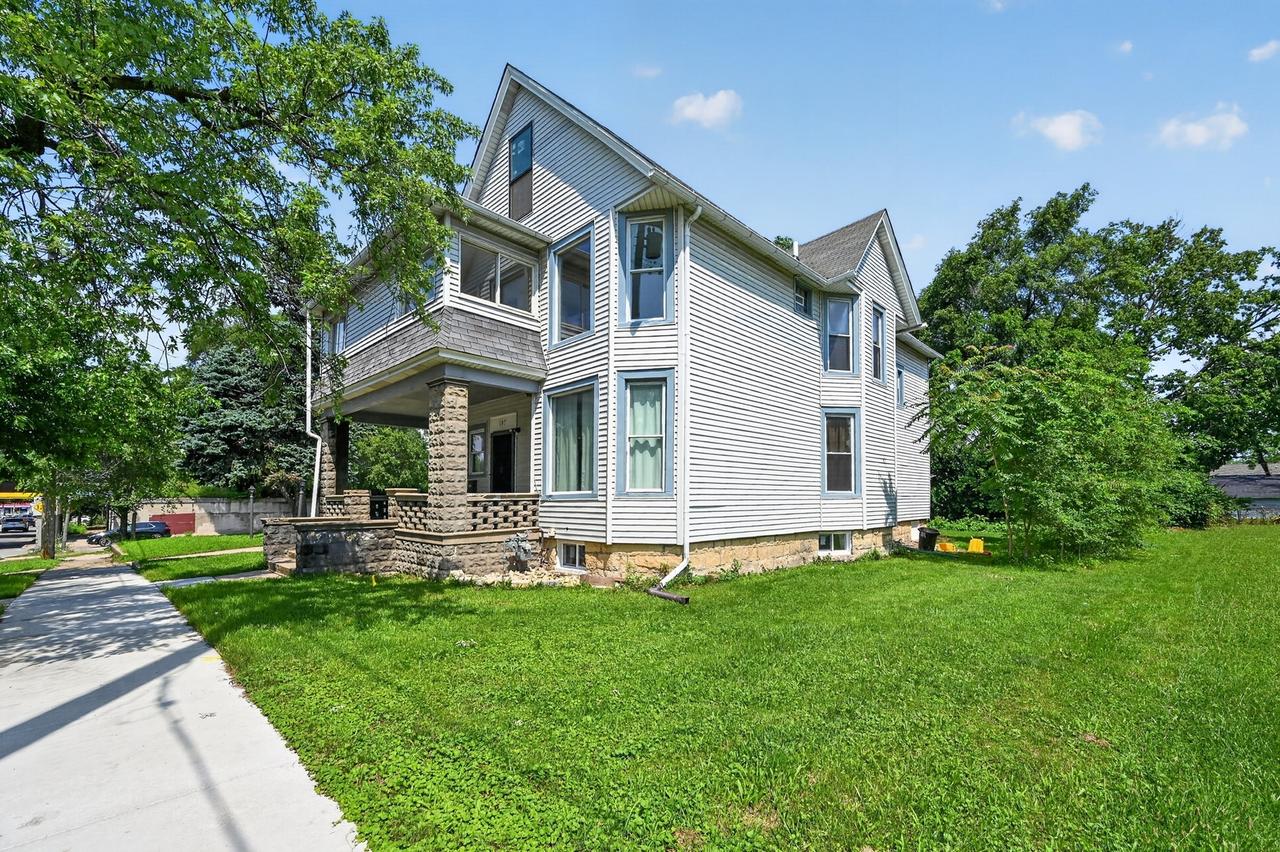 107 4th Ave., Joliet, IL 60433