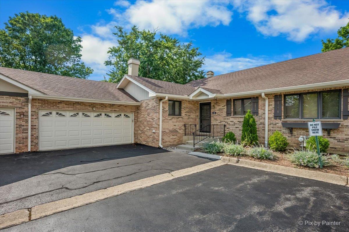 110 Villa Way, Bloomingdale, IL 60108