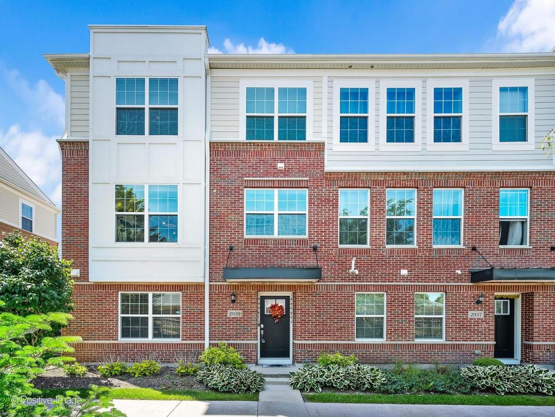 2939 Reflection Dr., Naperville, IL 60564