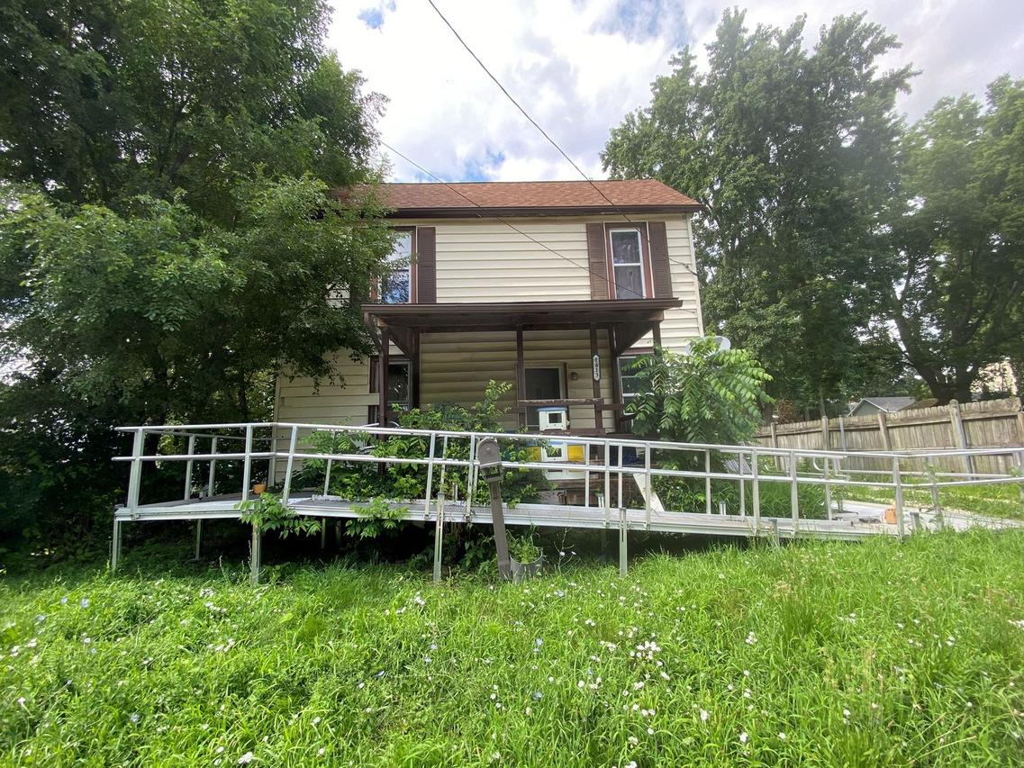 1413 W Oakland Ave., Bloomington, IL 61701