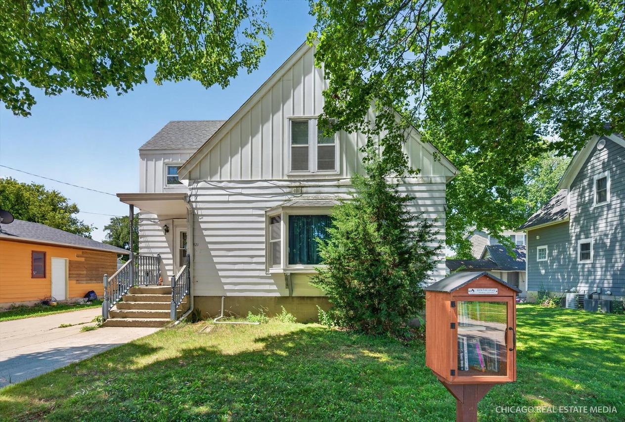 921 Wheeler St., Woodstock, IL 60098