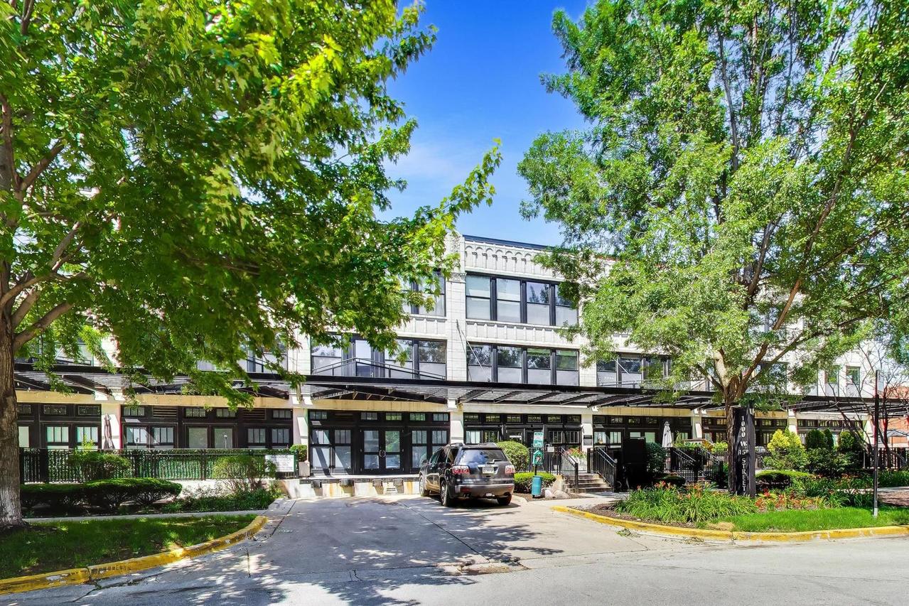 1000 W 15th St. #116, Chicago, IL 60608