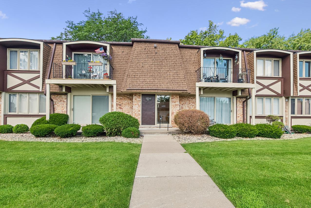 12750 Carriage Ln. #C2, Crestwood, IL 60418