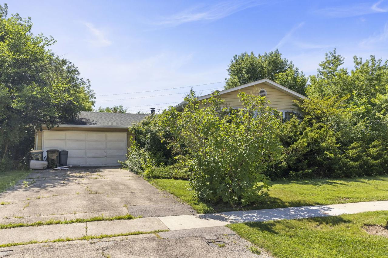 6104 Tyler Dr., Woodridge, IL 60517