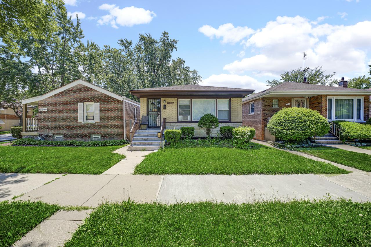 1105 W 123rd St., Calumet Park, IL 60827