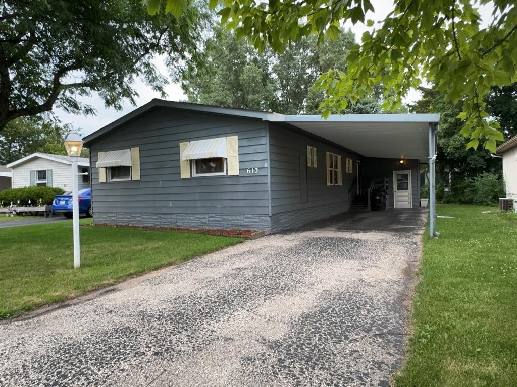 613 Terrace Dr., Crystal Lake, IL 60014