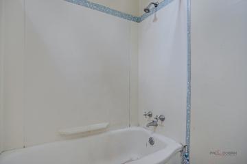 915 Safford Ave., Lake Bluff, IL 60044