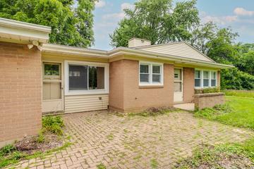 915 Safford Ave., Lake Bluff, IL 60044