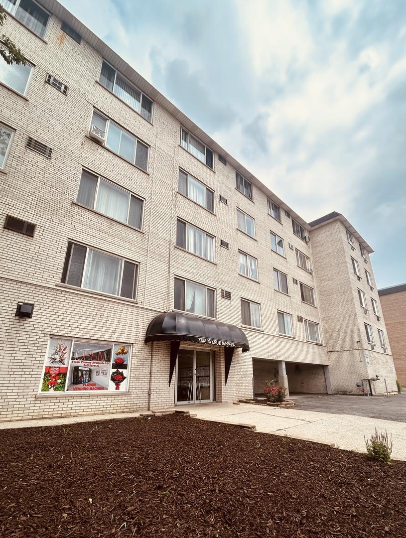 1227 S Harlem Ave. #310, Berwyn, IL 60402