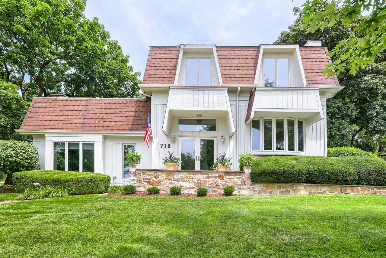 718 N 2nd Ave., St. Charles, IL 60174