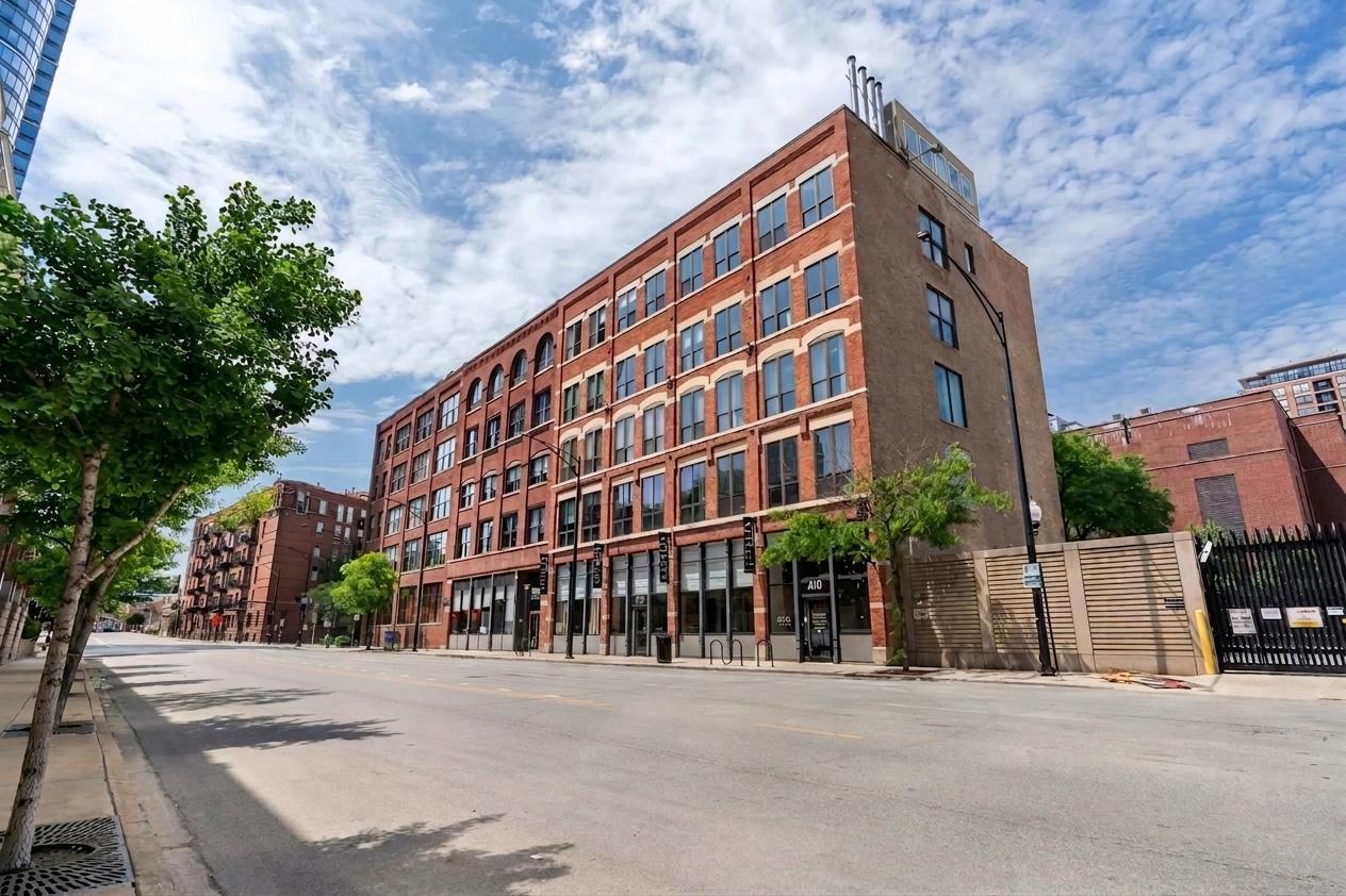 420 W Grand Ave. #5D, Chicago, IL 60654