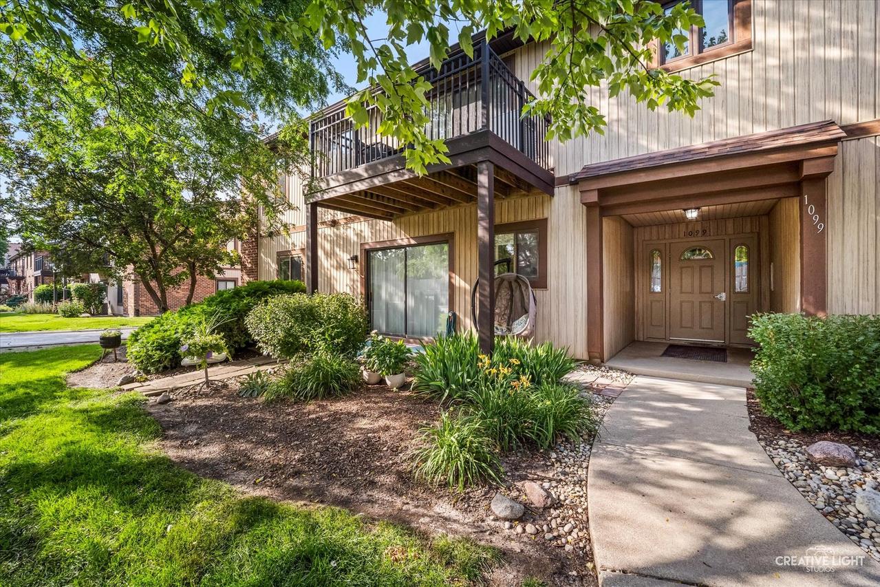 1099 Prescott Dr. #1A, Roselle, IL 60172